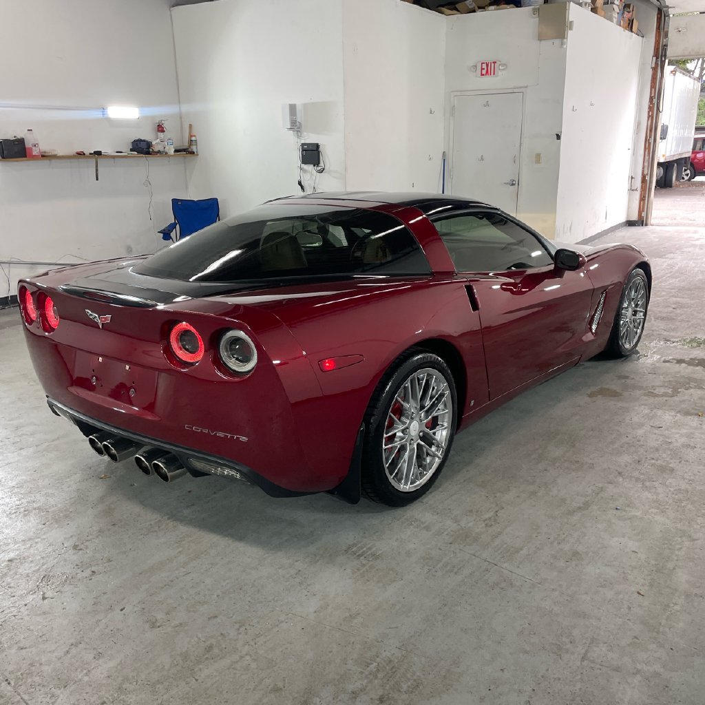 Used 2007 Chevrolet Corvette Coupe w/ Preferred Equipment Group RWD image 4