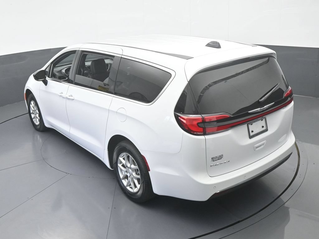 Used 2025 Chrysler Pacifica Select FWD image 44