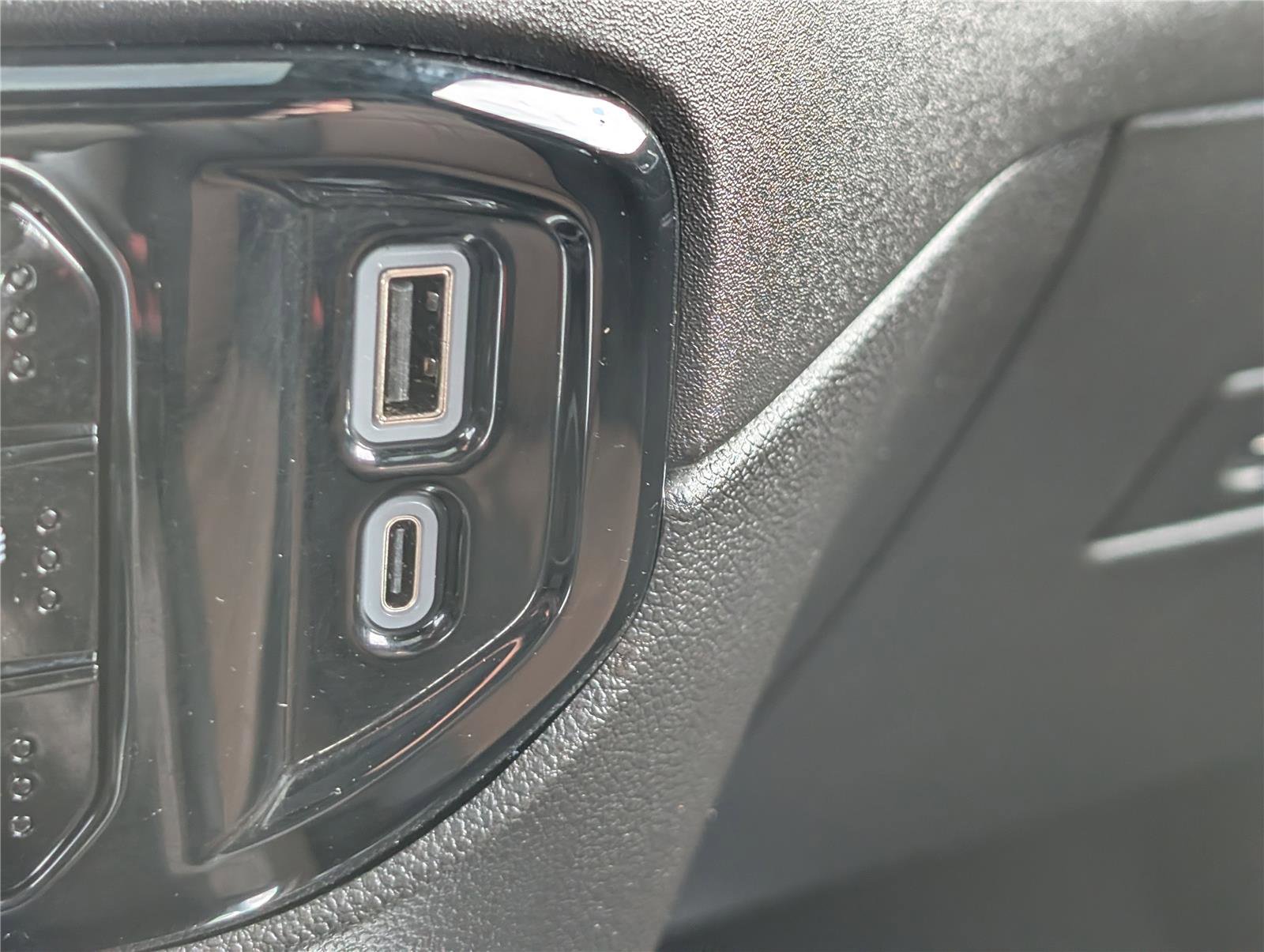 Used 2024 Chevrolet Silverado 3500 High Country w/ High Country Premium Package image 27