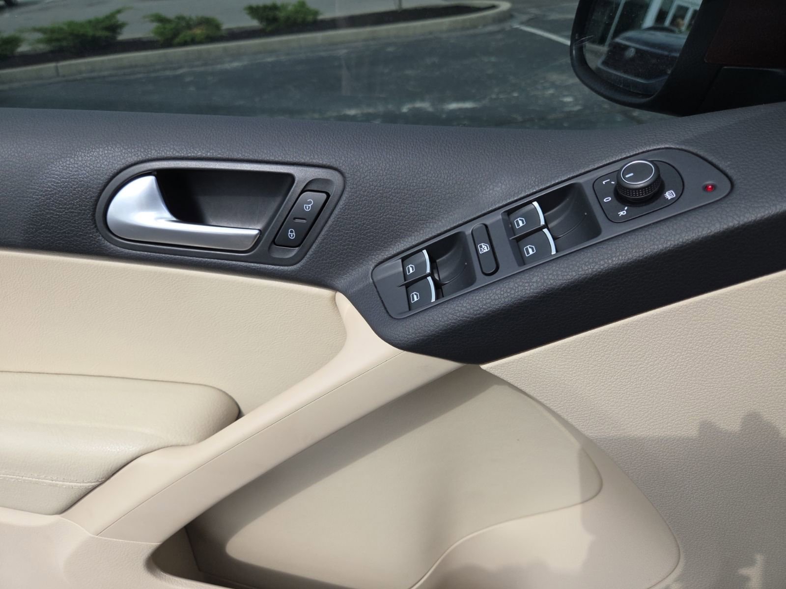 Used 2016 Volkswagen Tiguan SE image 20