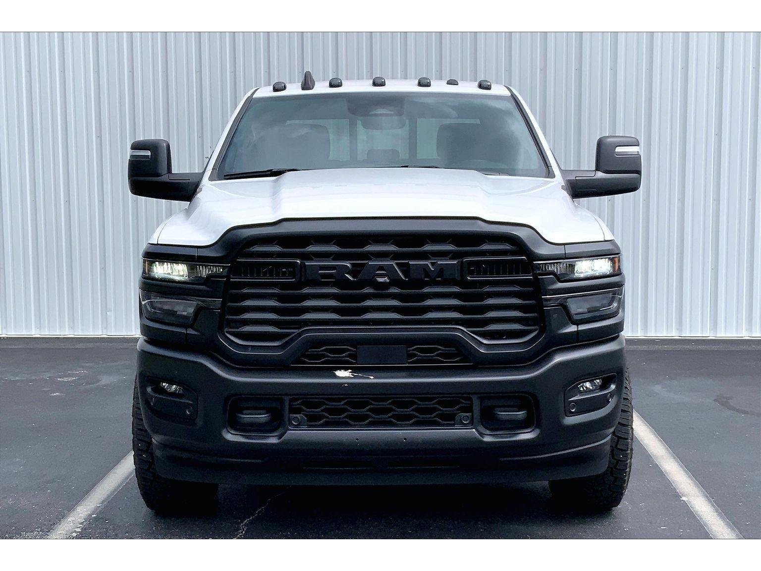Used 2025 RAM 2500 Tradesman AWD/4WD image 3
