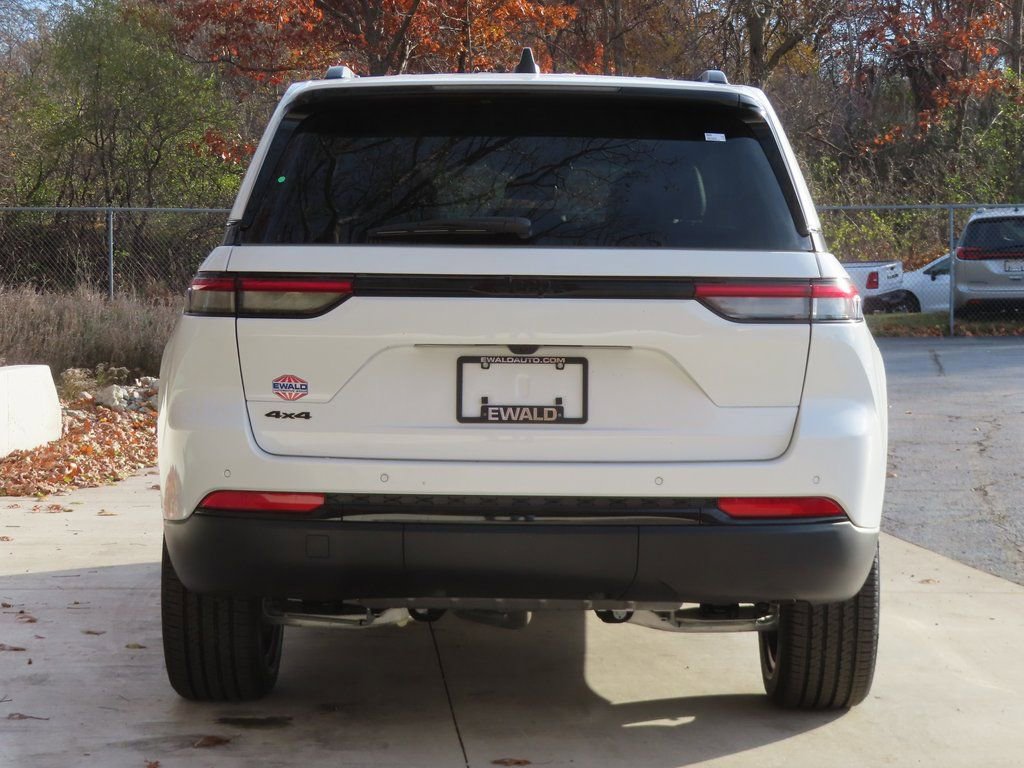 New 2025 Jeep Grand Cherokee Altitude image 16
