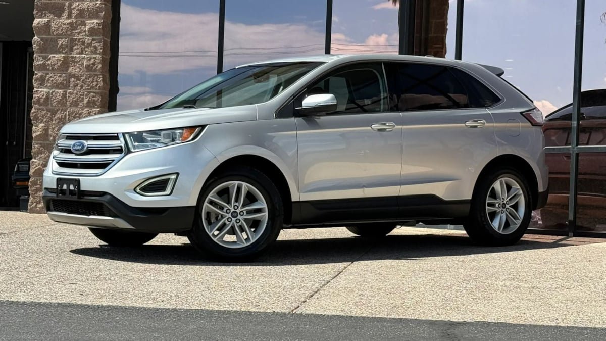 Used 2017 Ford Edge SEL w/ Equipment Group 201A FWD image 3