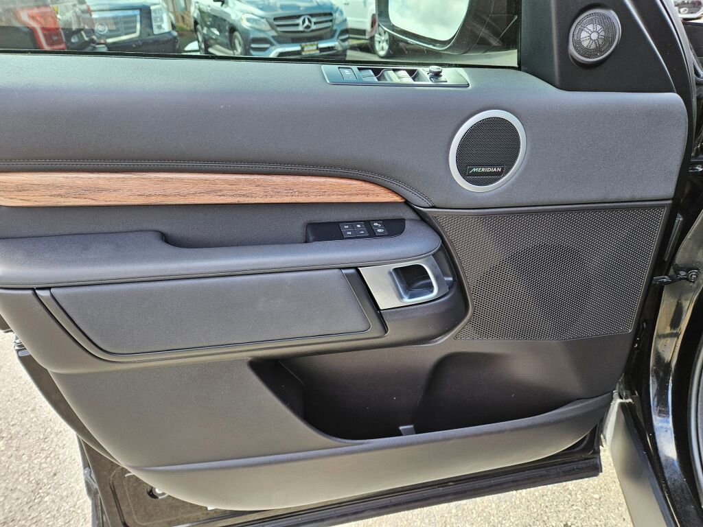 Used 2018 Land Rover Discovery HSE AWD/4WD image 20