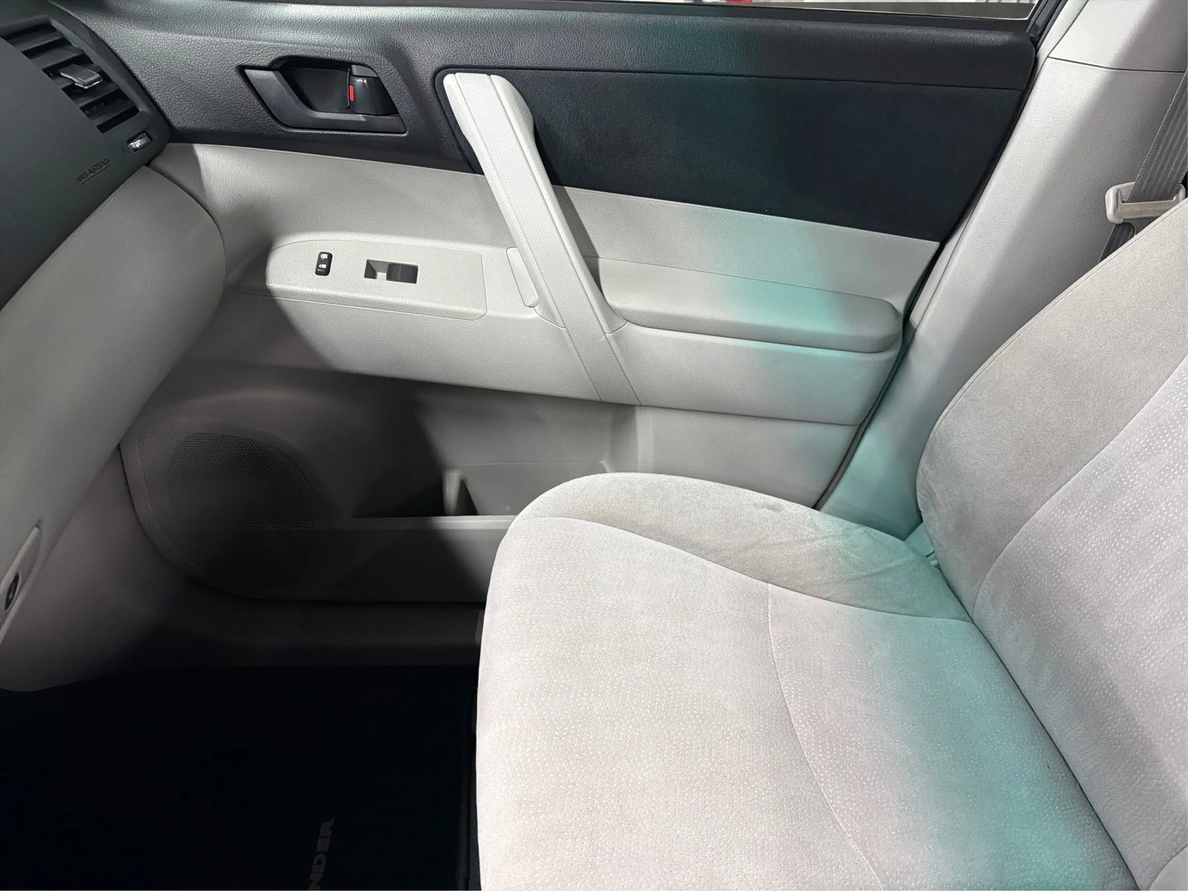 Used 2012 Toyota Highlander FWD image 33