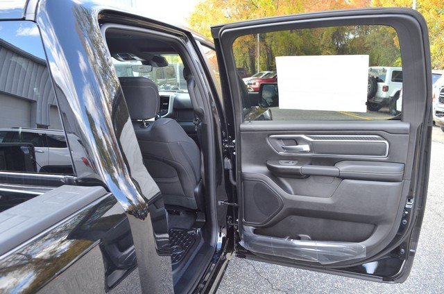New 2026 RAM 1500 4x4 Crew Cab image 32