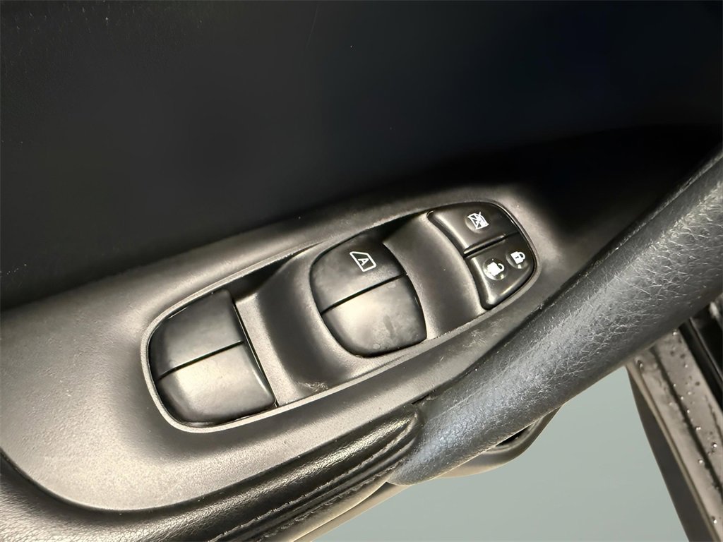 Used 2017 Nissan Rogue SV w/ Sun & Sound Touring Package image 20