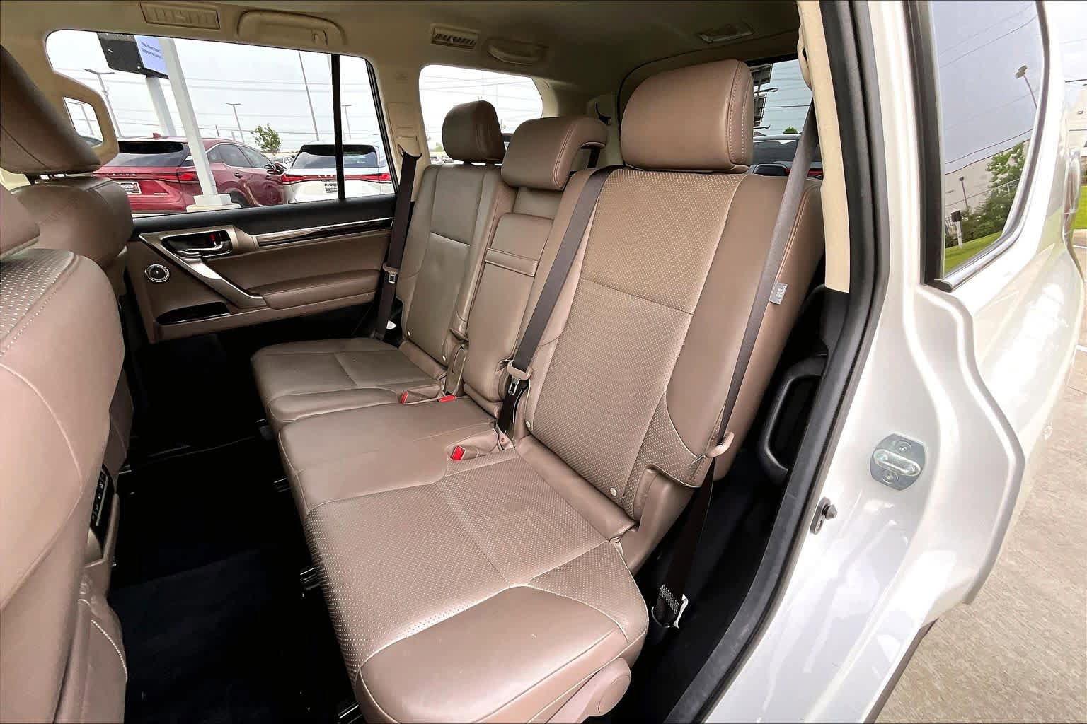 Used 2021 Lexus GX 460 Luxury w/ Accessory Package AWD/4WD image 21