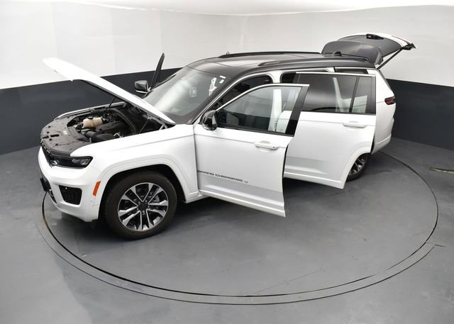 Used 2024 Jeep Grand Cherokee L Overland w/ Advanced Protech Group III image 27