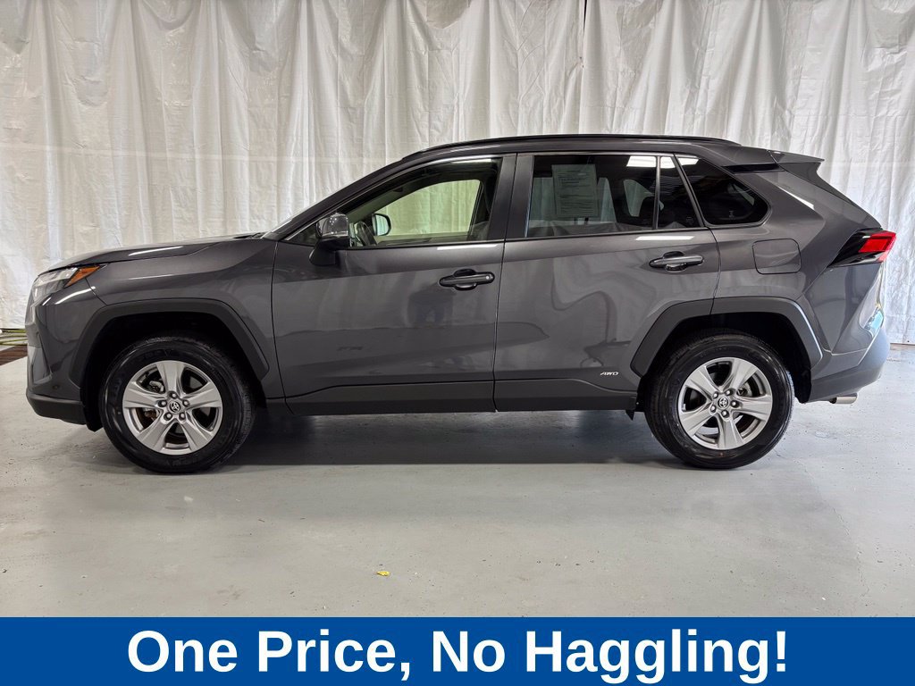 Used 2025 Toyota RAV4 XLE AWD/4WD image 4