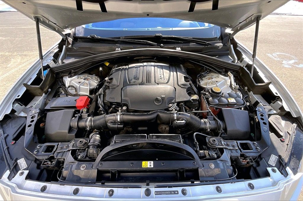 Used 2017 Jaguar F-PACE Prestige image 30