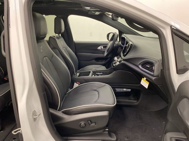 Used 2026 Chrysler Pacifica Limited w/ S Appearance Package image 26