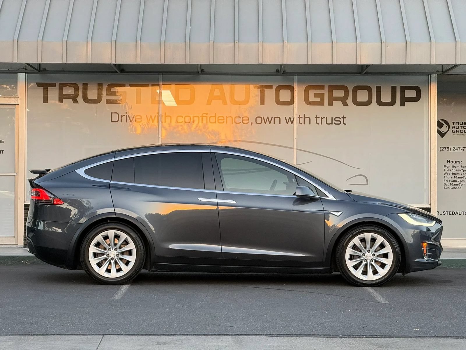 Used 2016 Tesla Model X 90D AWD/4WD image 5