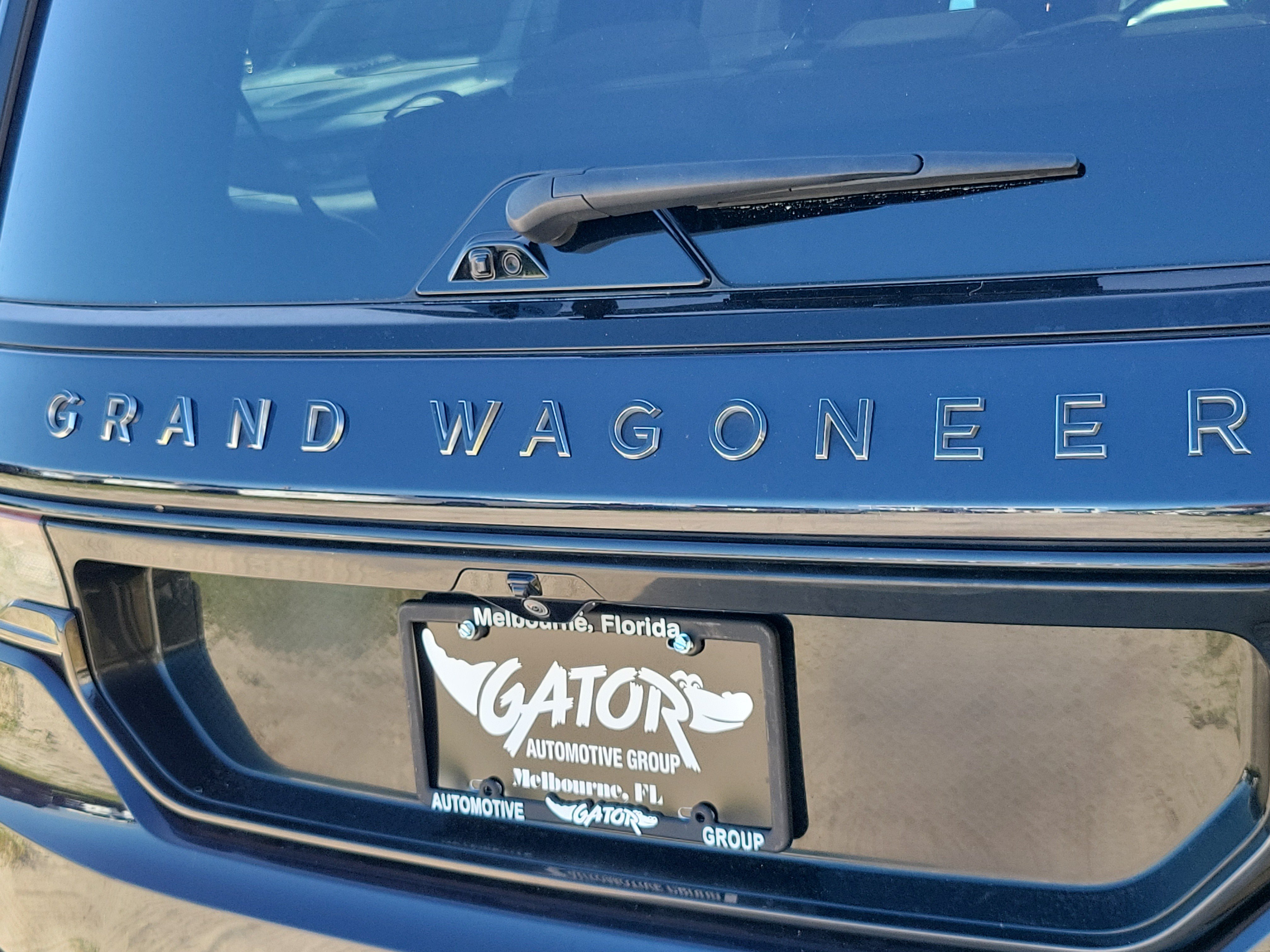 Used 2025 Jeep Grand Wagoneer Series III w/ Rear Seat Video Group 1 AWD/4WD image 6