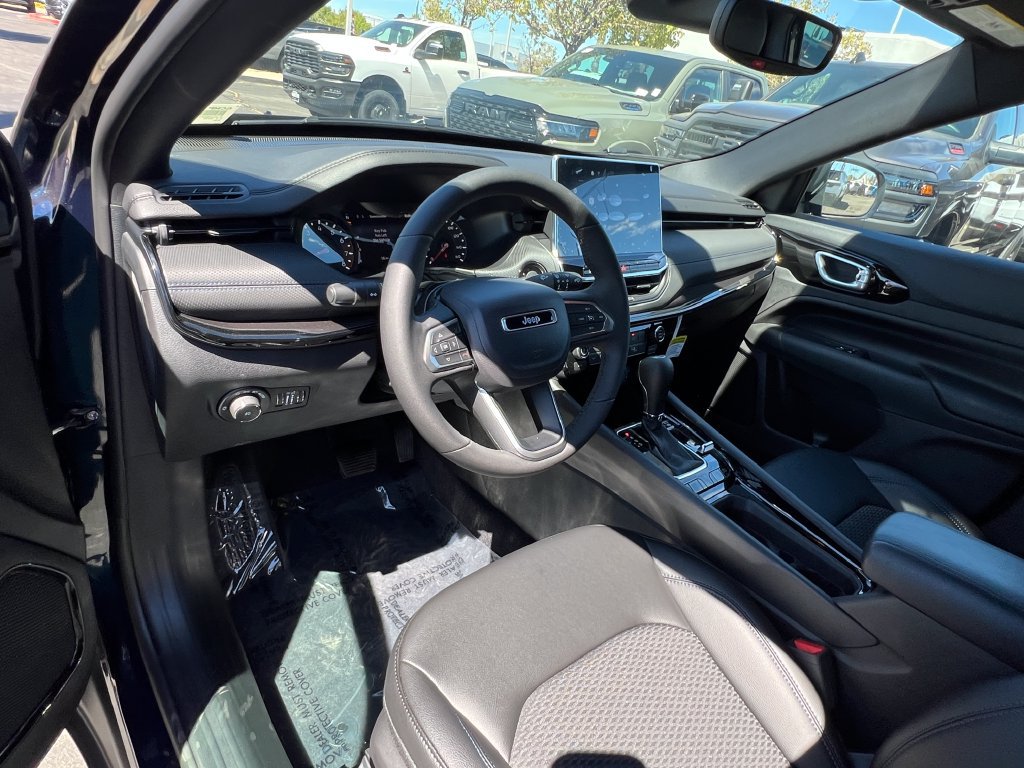 New 2026 Jeep Compass Latitude AWD/4WD image 17