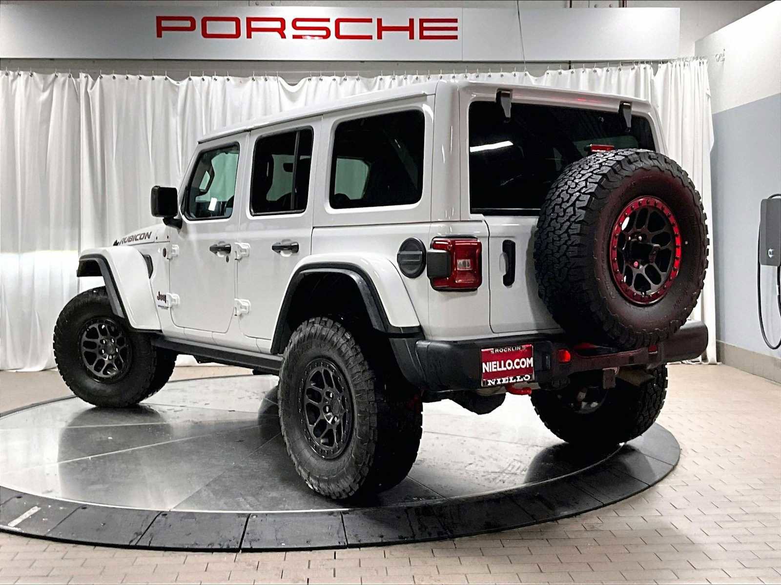 Used 2022 Jeep Wrangler Unlimited Rubicon w/ Xtreme Recon 35" Tire Package image 3