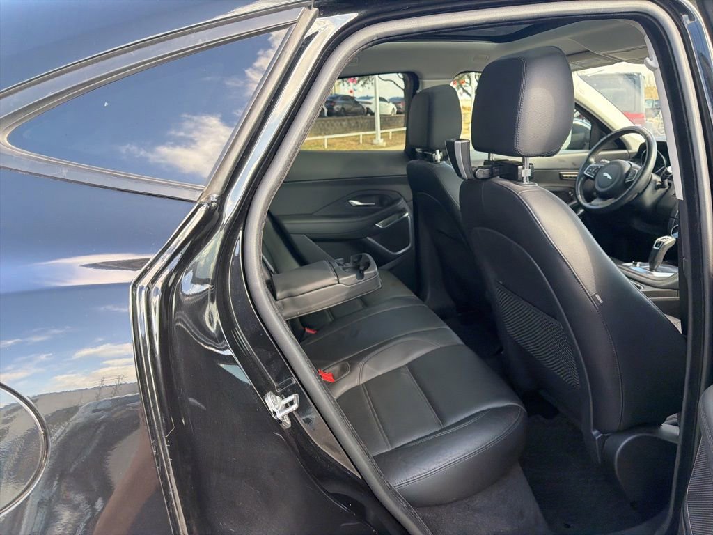 Used 2018 Jaguar E-PACE SE image 31