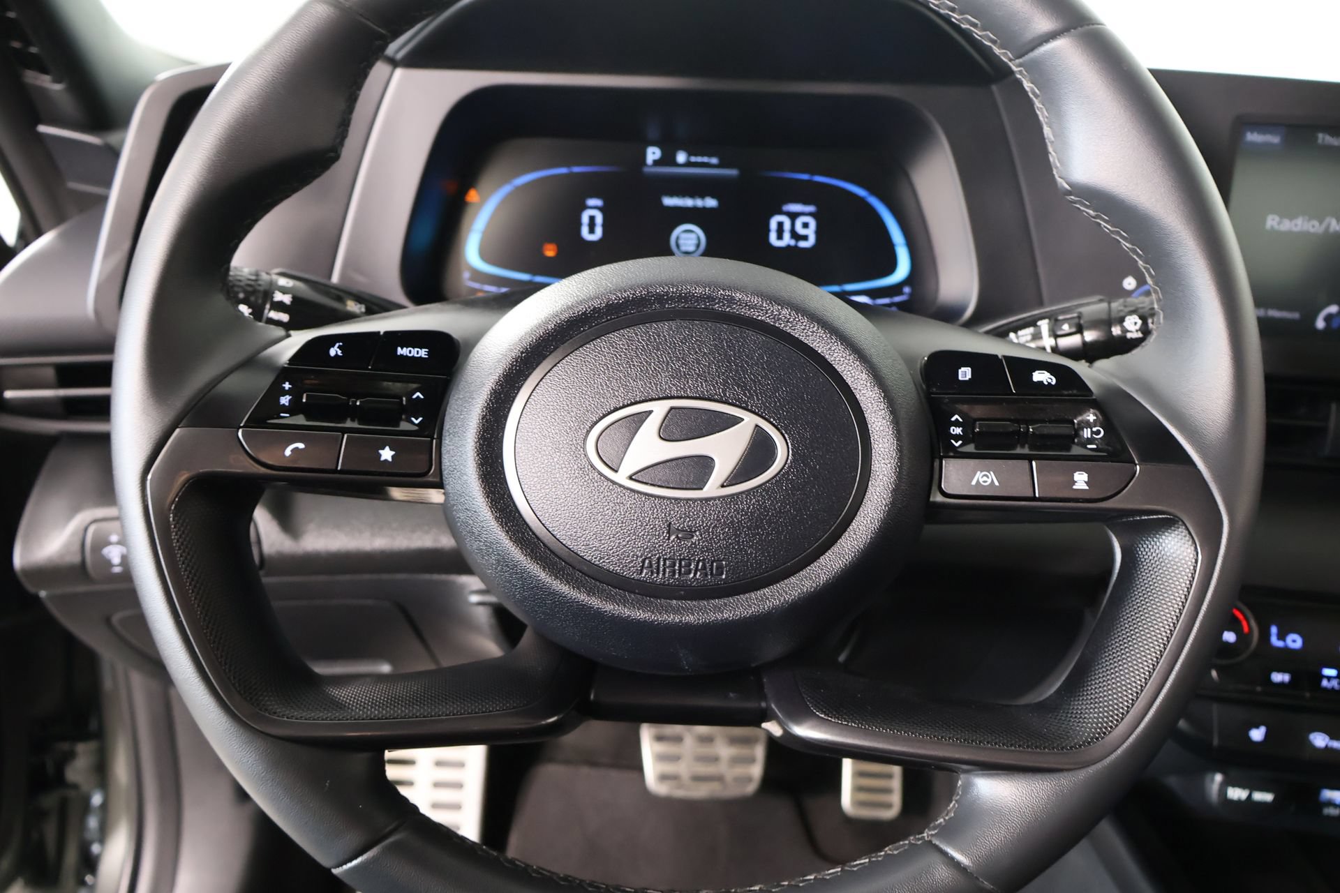 Used 2026 Hyundai Elantra SEL Sport Premium FWD image 3