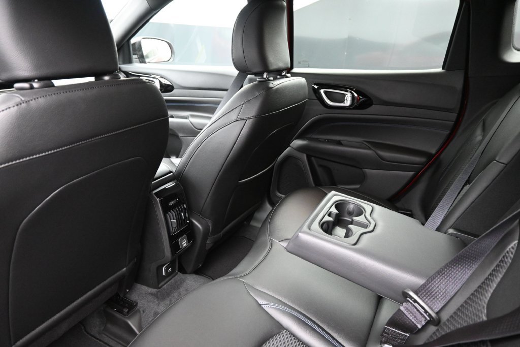 New 2026 Jeep Compass Latitude AWD/4WD image 22