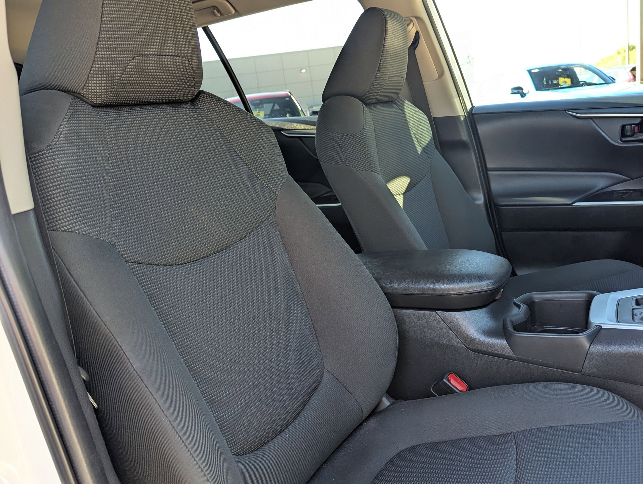 Used 2022 Toyota RAV4 LE image 30