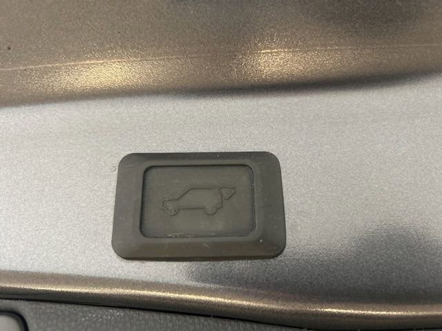 Used 2021 Toyota RAV4 XLE w/ Convenience Package AWD/4WD image 16