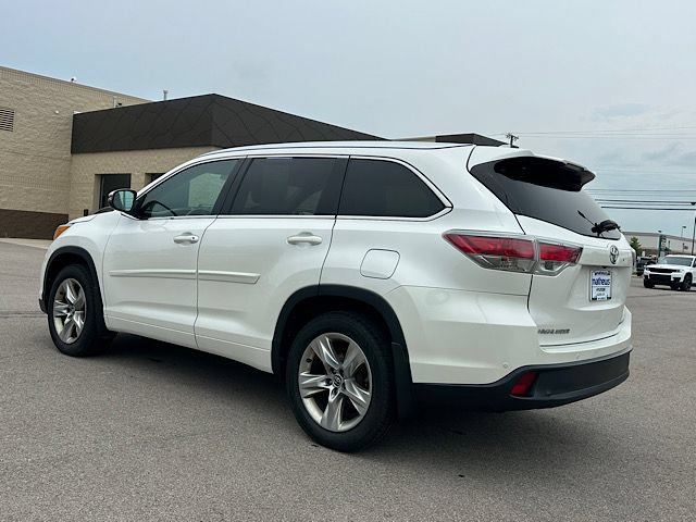 Used 2016 Toyota Highlander Limited w/ Four Season Floor Mat Package AWD/4WD image 4