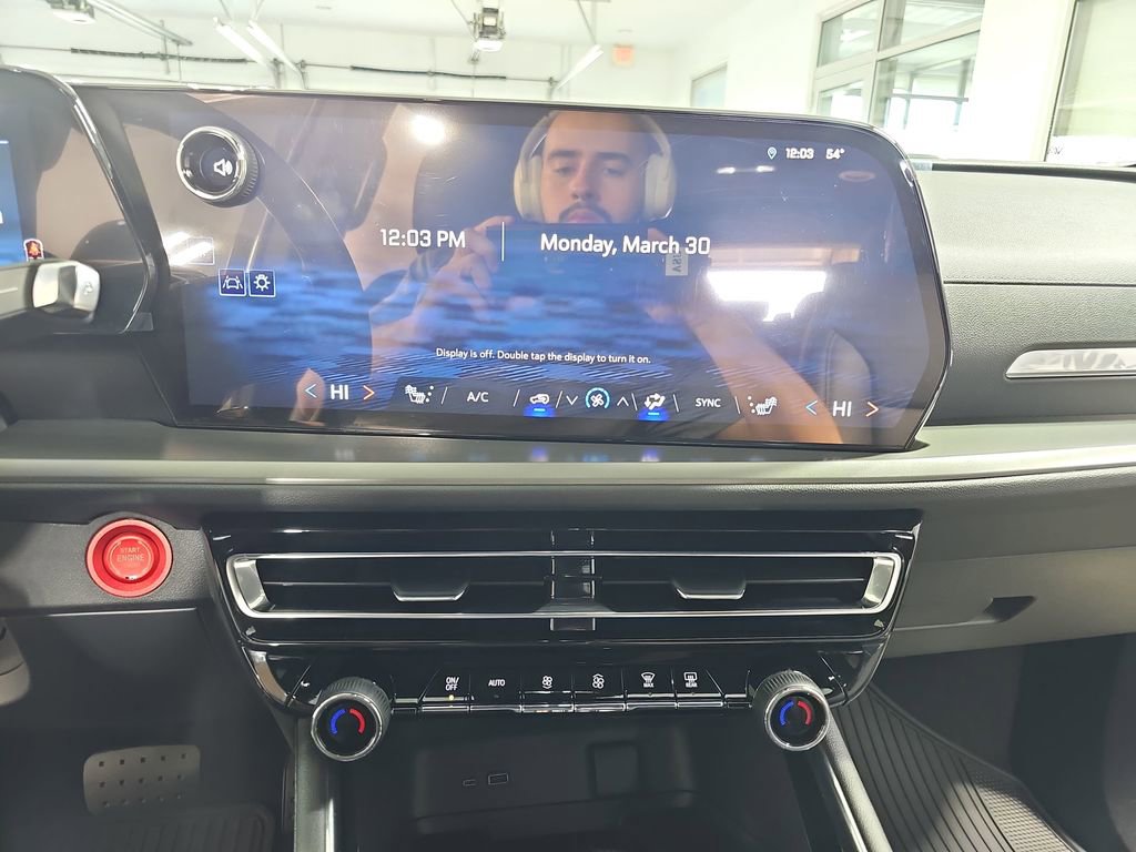 Certified 2025 Chevrolet Traverse LT w/ Driver Confidence Package image 26