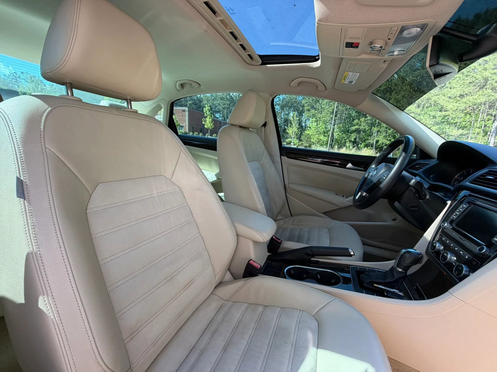 Used 2014 Volkswagen Passat TDI SEL Premium FWD image 22