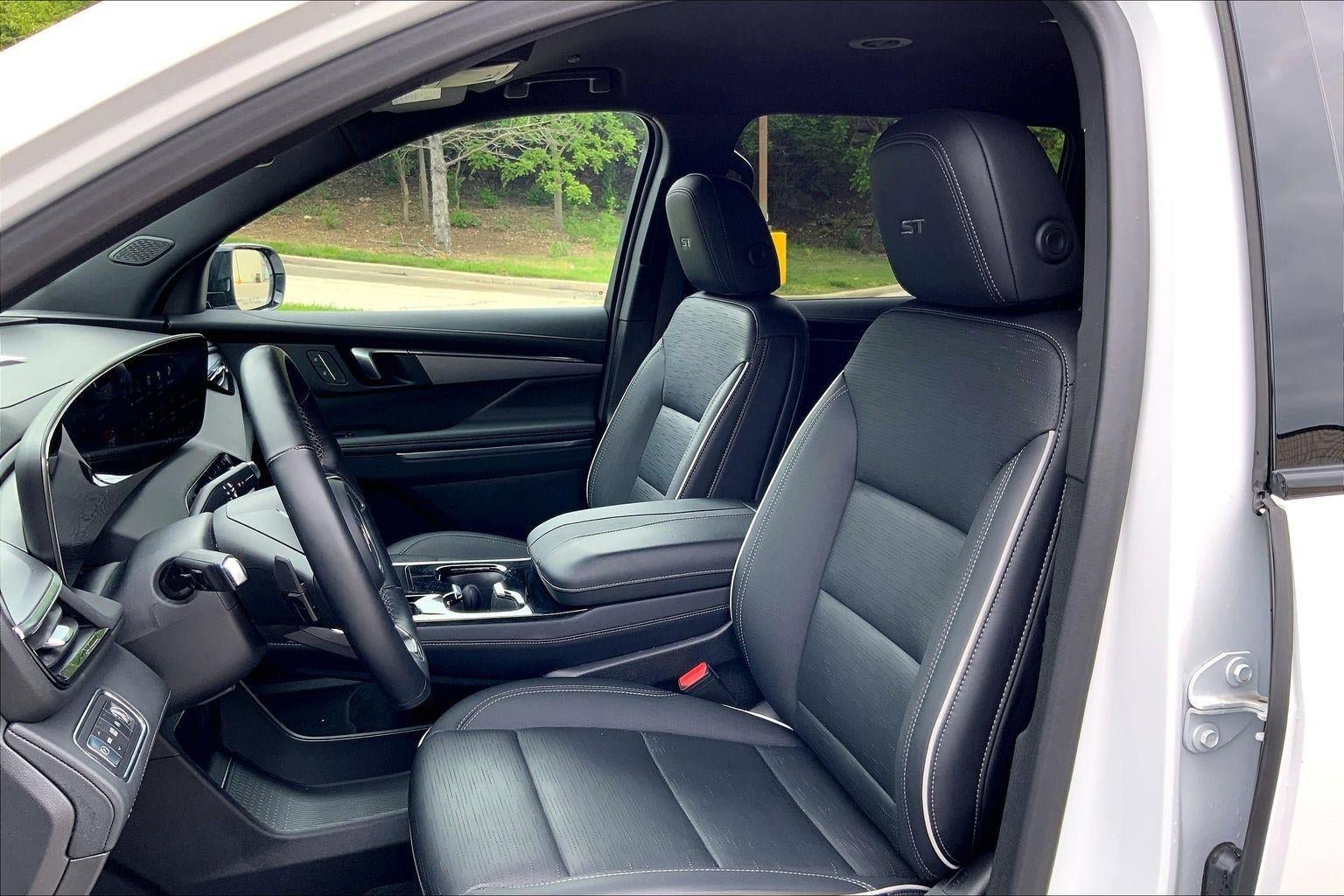 Used 2025 Buick Enclave Sport Touring FWD image 23