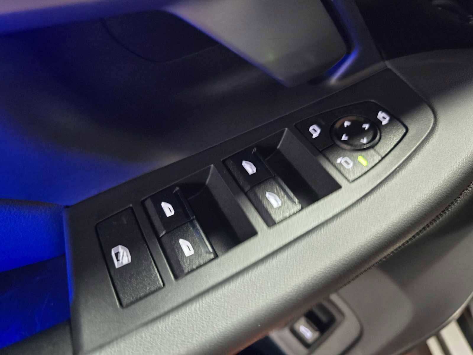 Used 2025 BMW i5 xDrive40 w/ Premium Package image 25