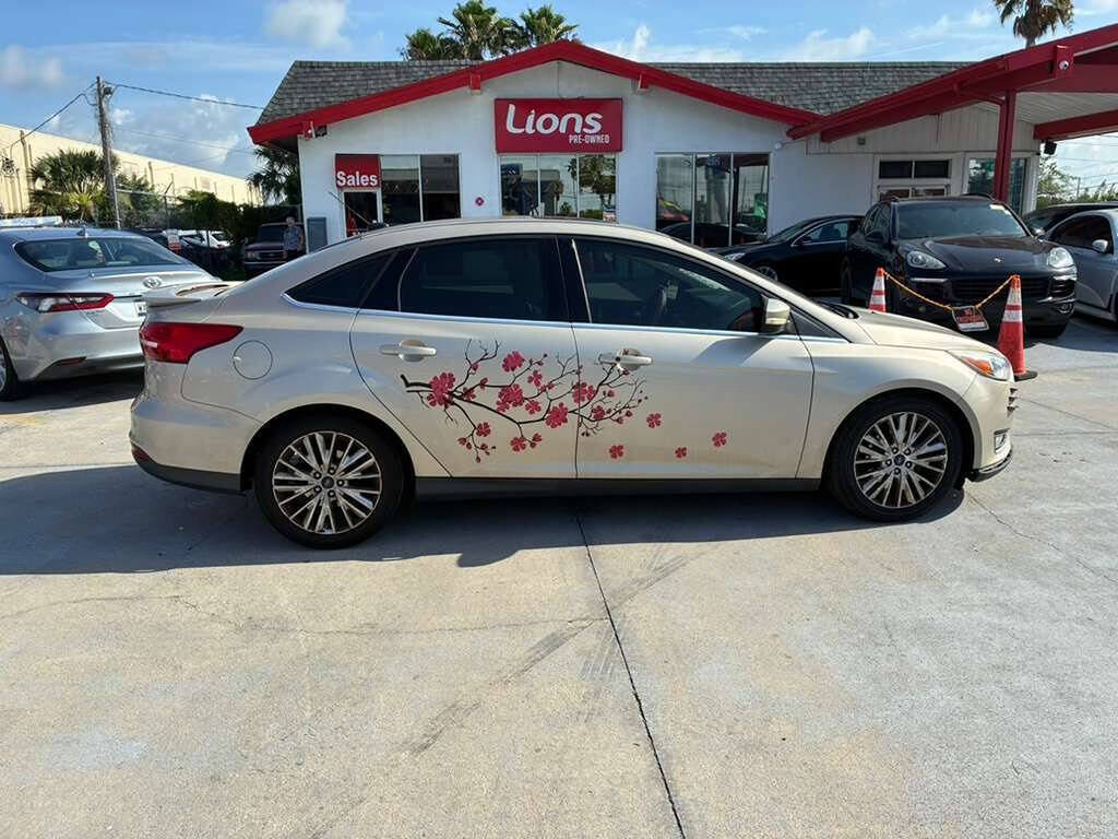 Used 2018 Ford Focus Titanium FWD image 3