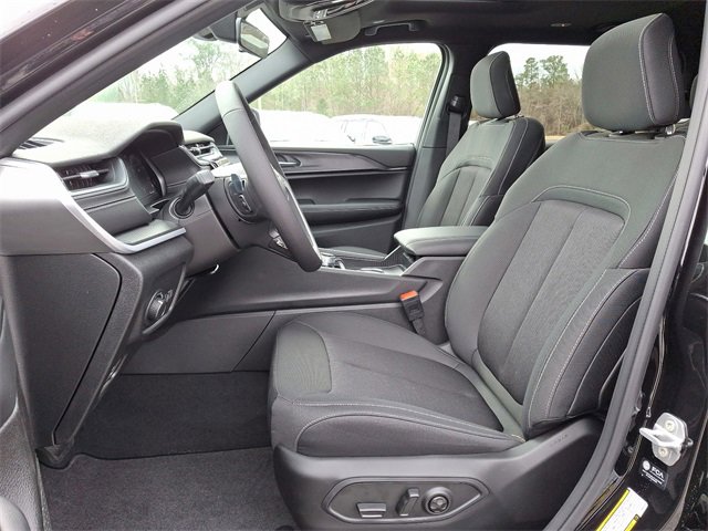 New 2025 Jeep Grand Cherokee L Laredo image 10