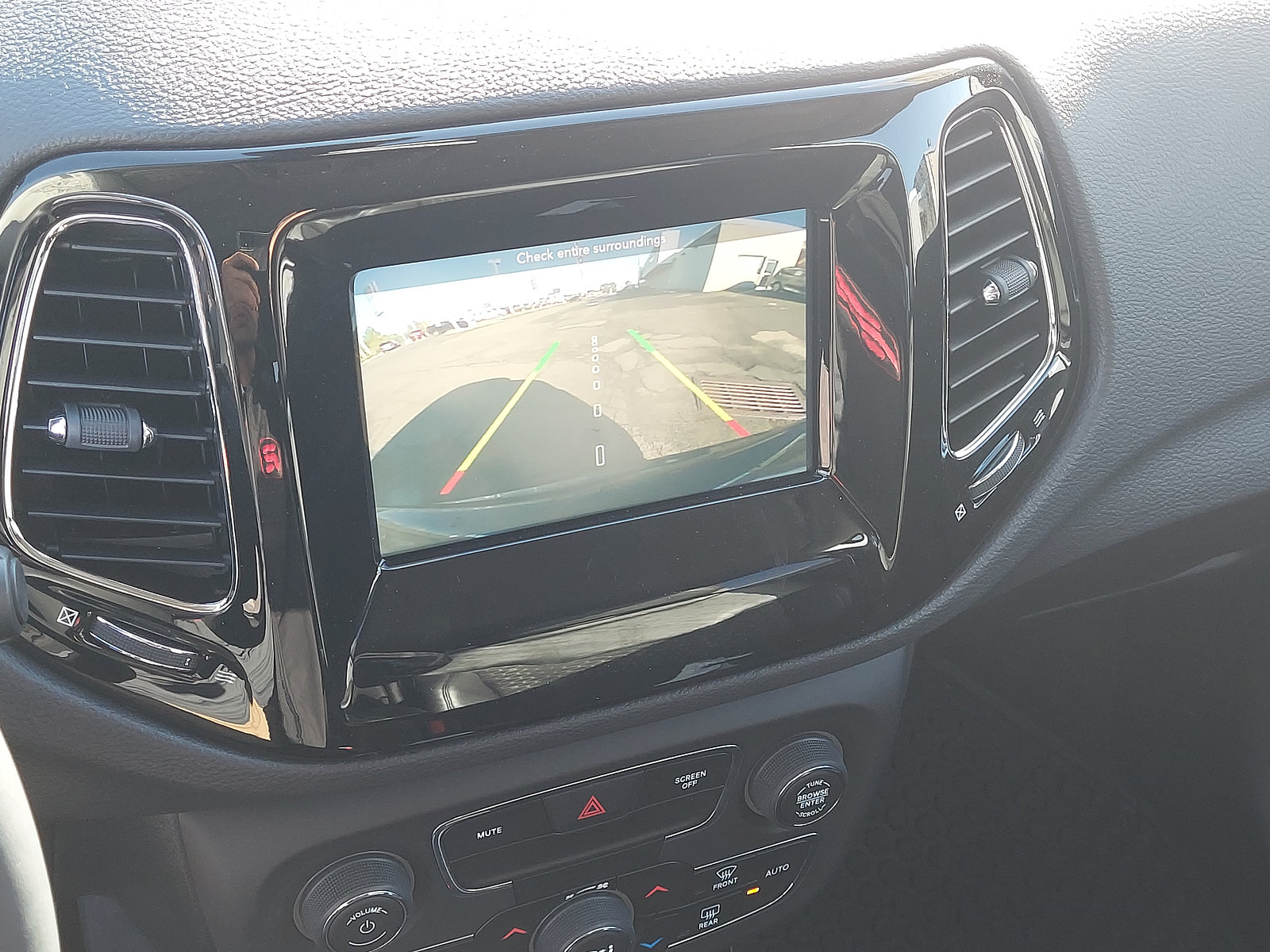 Used 2019 Jeep Compass Latitude AWD/4WD image 16