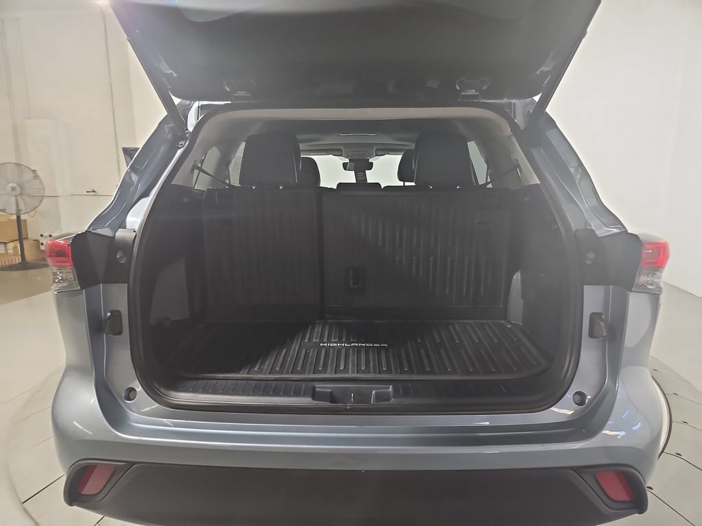 Used 2023 Toyota Highlander XLE AWD/4WD image 23