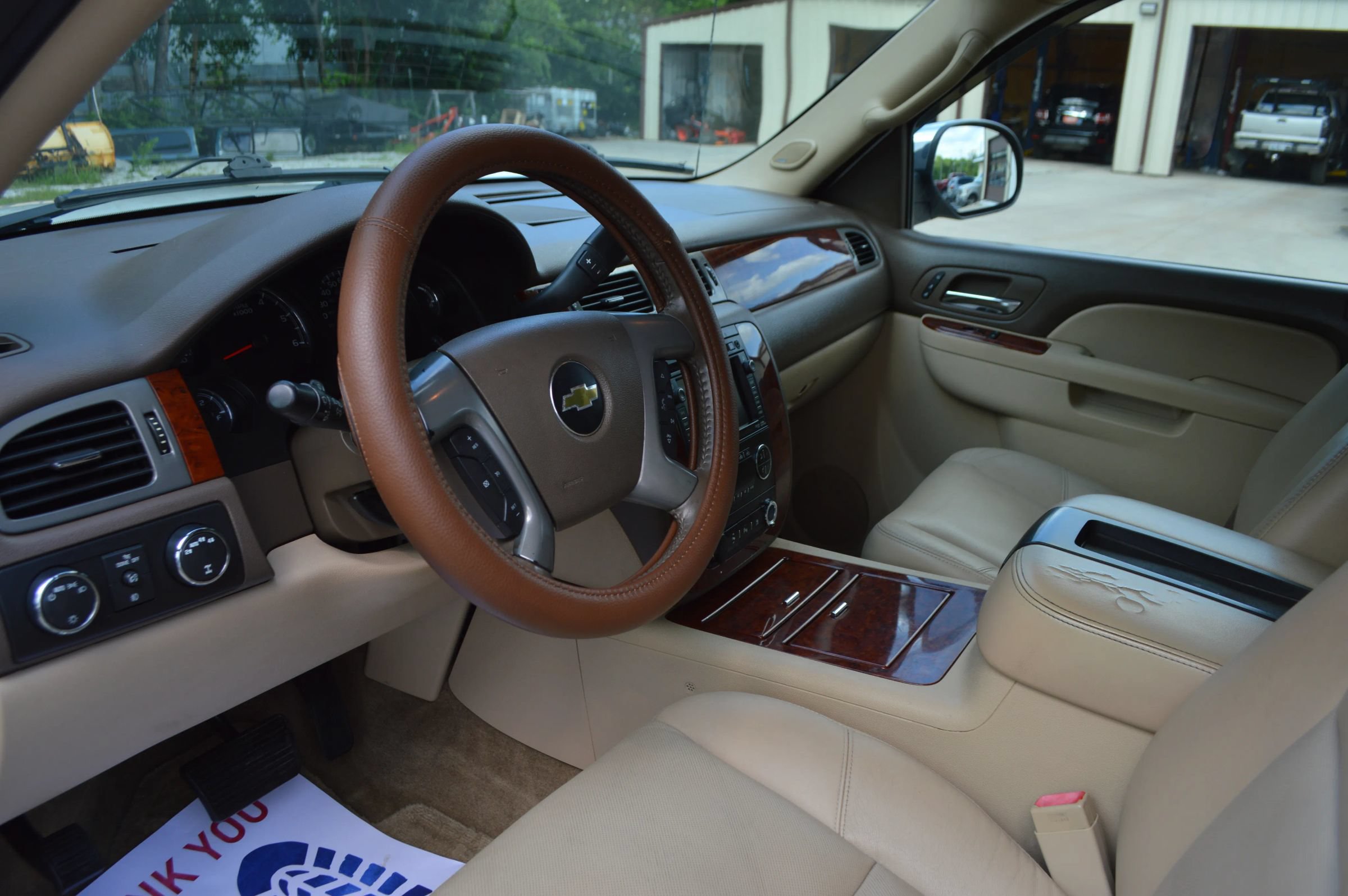 Used 2011 Chevrolet Avalanche LTZ AWD/4WD image 15