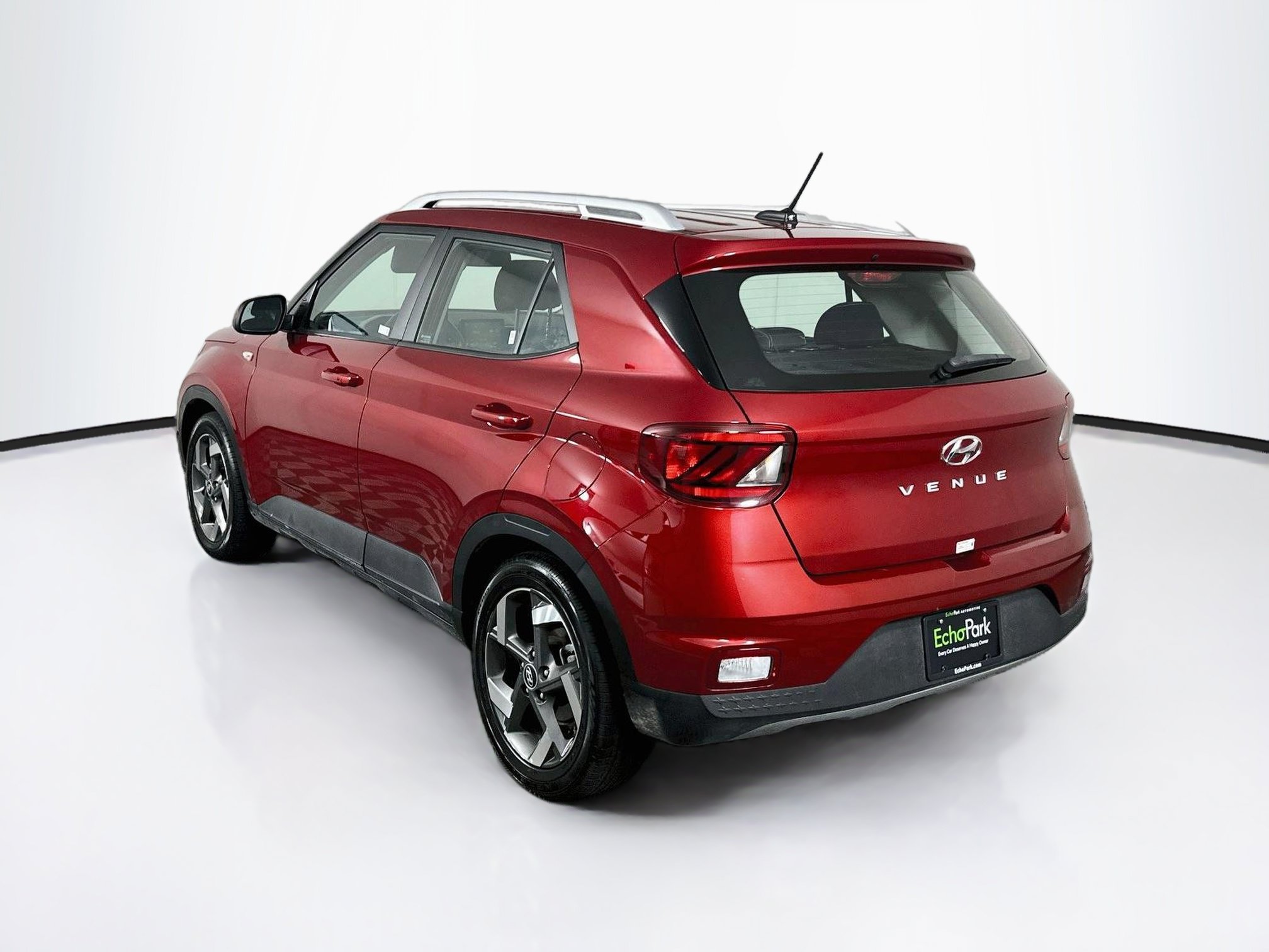 Used 2025 Hyundai Venue SEL FWD image 5