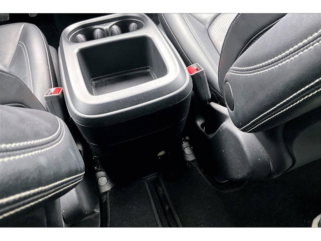 Certified 2025 Chrysler Pacifica Select image 32