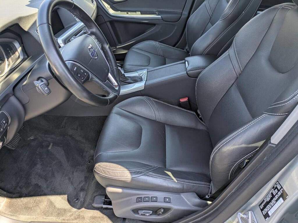 Used 2017 Volvo S60 T5 Dynamic image 9