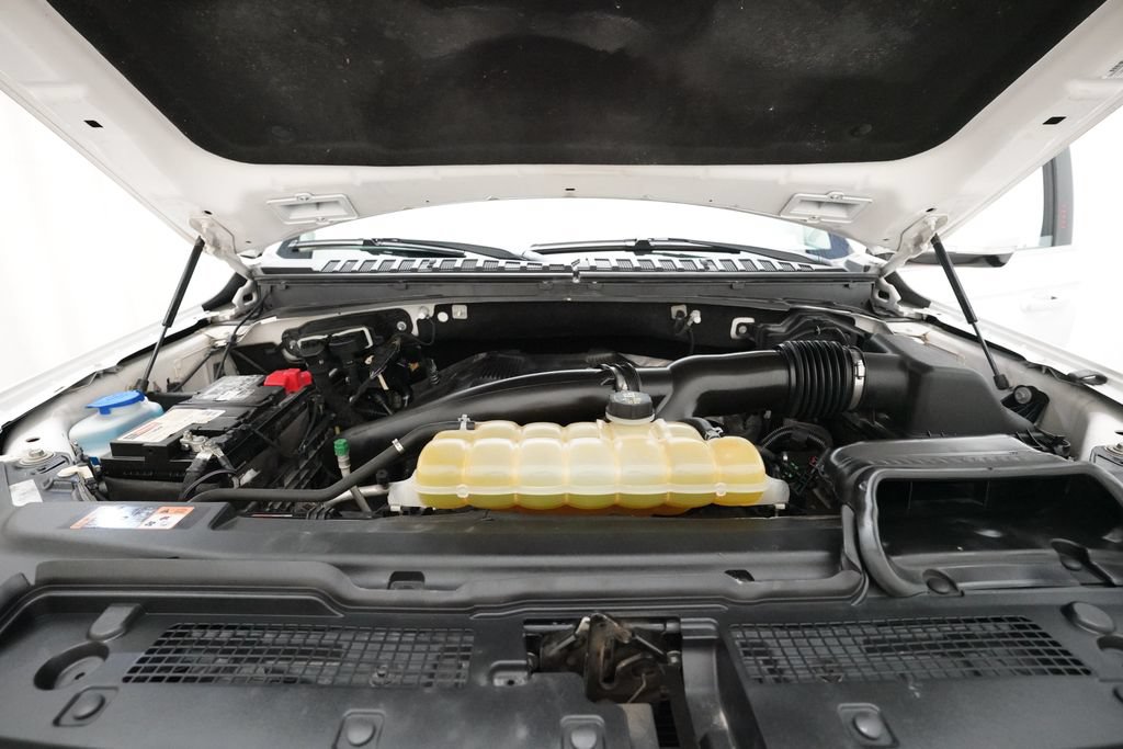 Used 2018 Ford Expedition Limited w/ Equipment Group 301A AWD/4WD image 3