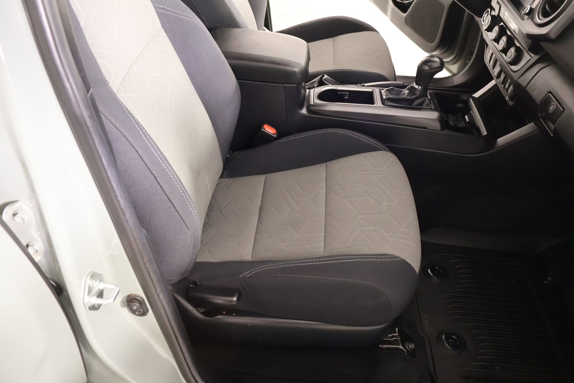 Used 2022 Toyota Tacoma TRD Off-Road AWD/4WD image 13