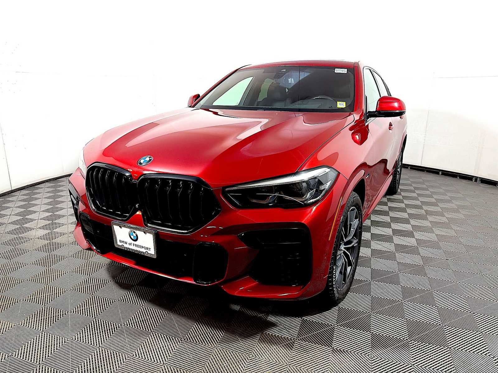 Used 2022 BMW X6 xDrive40i w/ M Sport Package image 3