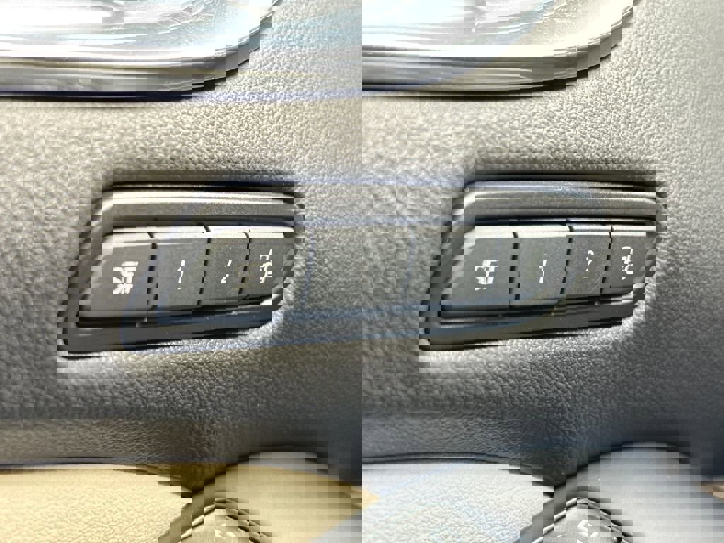 Used 2024 Buick Enclave Avenir image 17