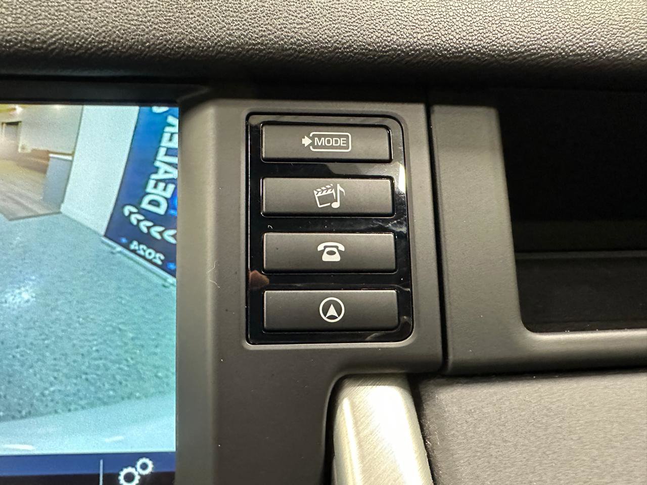 Used 2019 Land Rover Discovery Sport SE image 39
