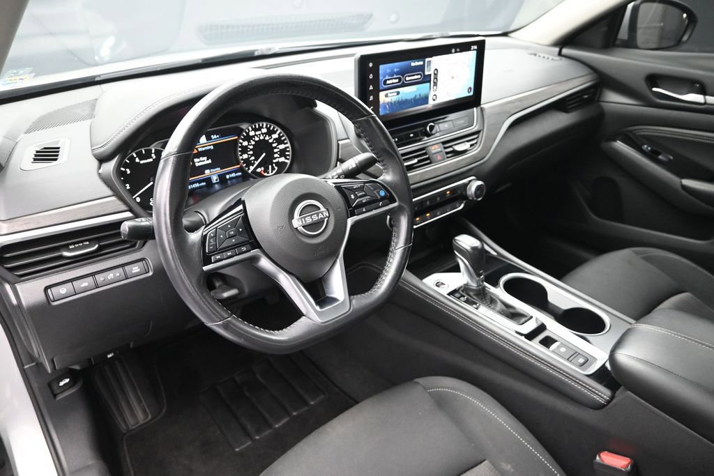 Used 2023 Nissan Altima 2.5 SV w/ SV Premium Package FWD image 17