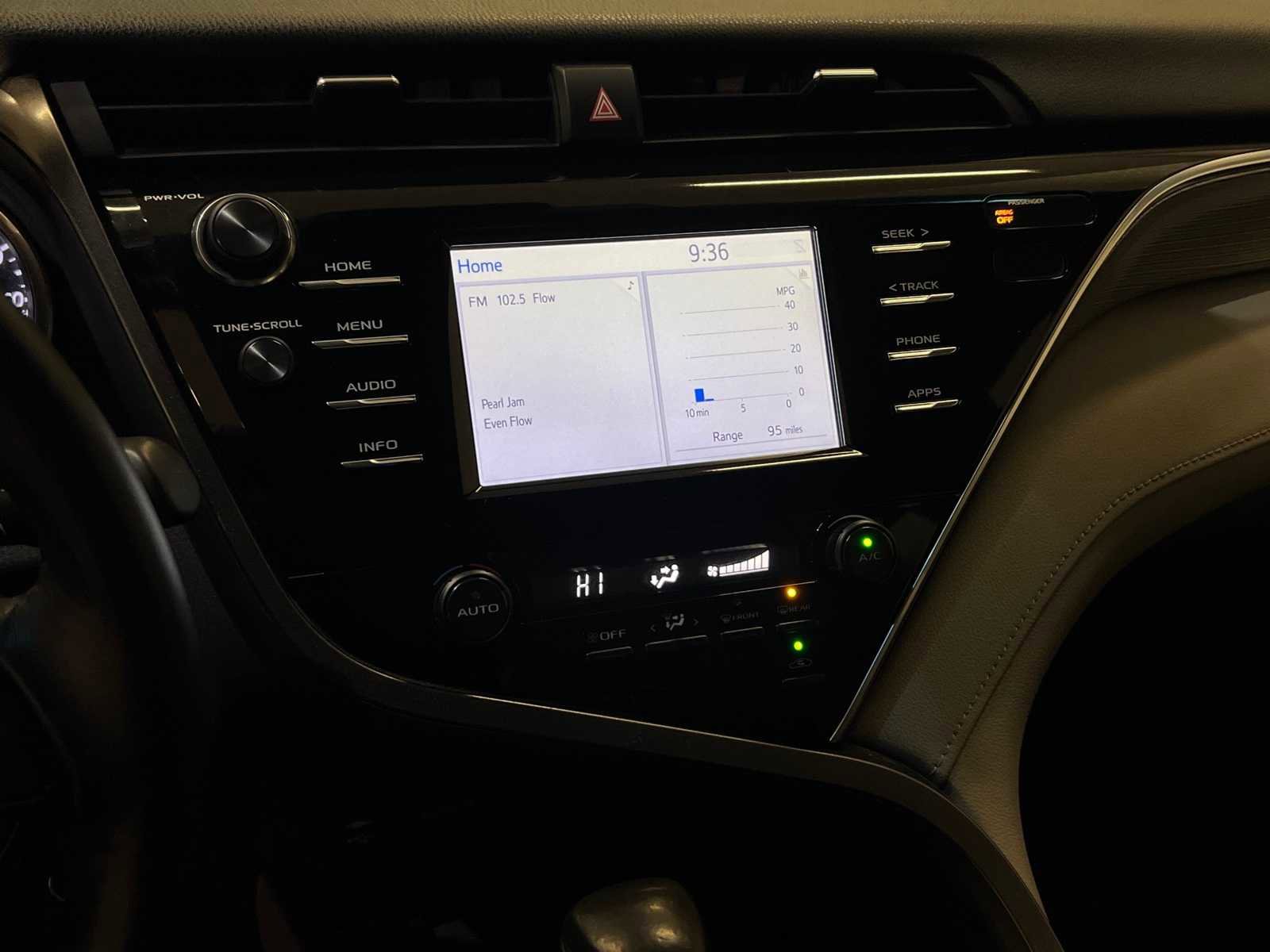 Used 2018 Toyota Camry SE image 24