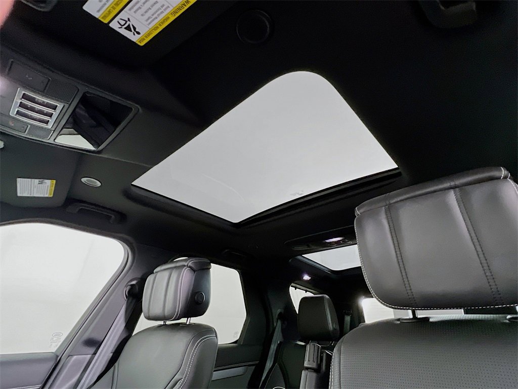 Certified 2024 Land Rover Discovery Dynamic SE image 23