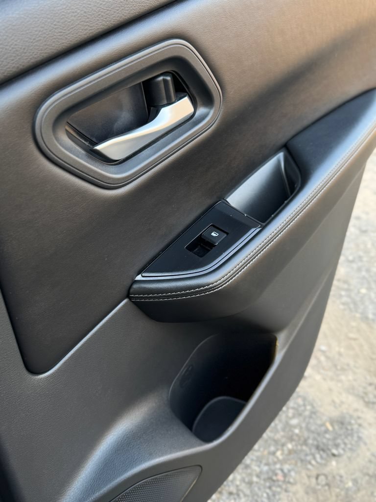Used 2025 Nissan Rogue SV FWD image 38