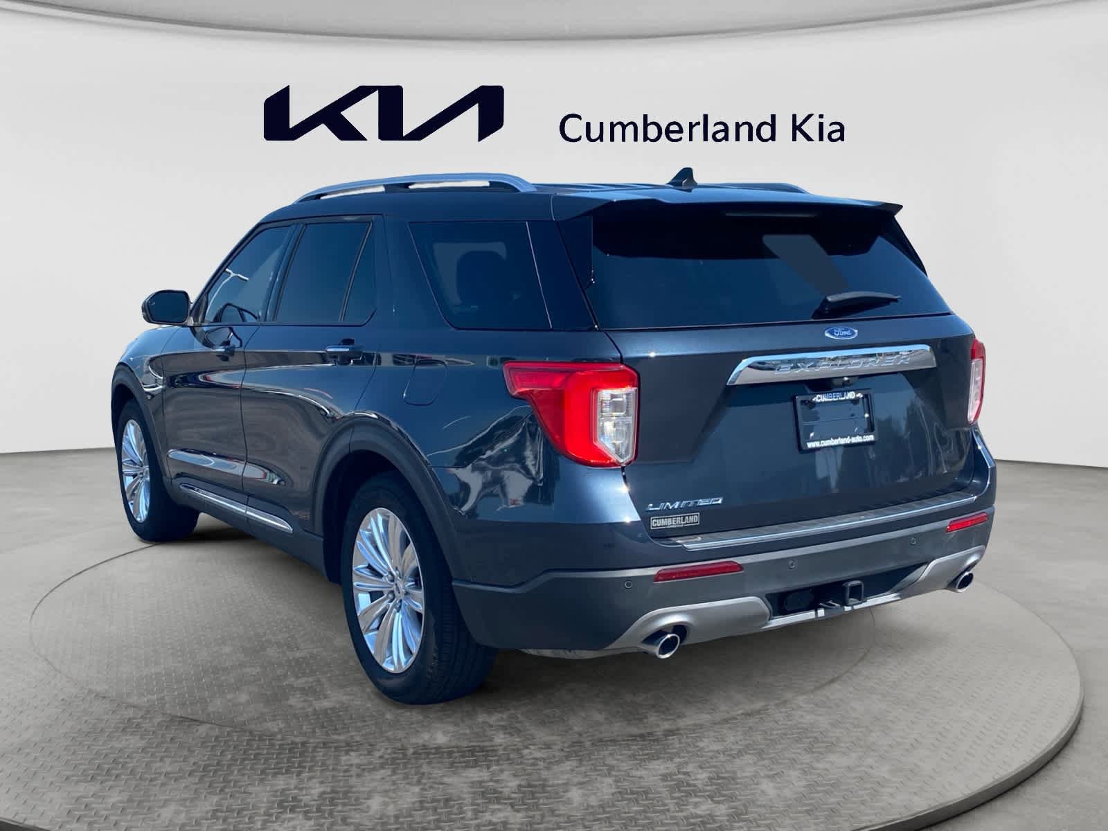 Used 2024 Ford Explorer Limited w/ Limited Technology Package RWD image 3