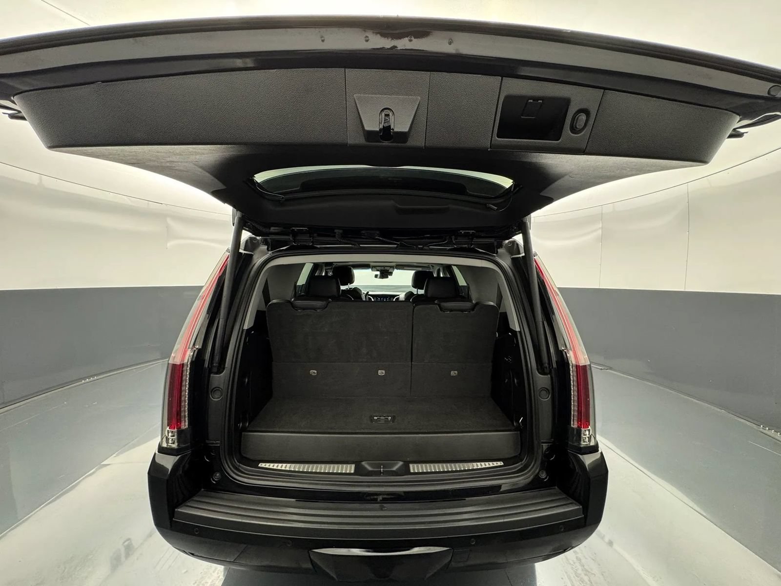 Used 2019 Cadillac Escalade Luxury AWD/4WD image 55