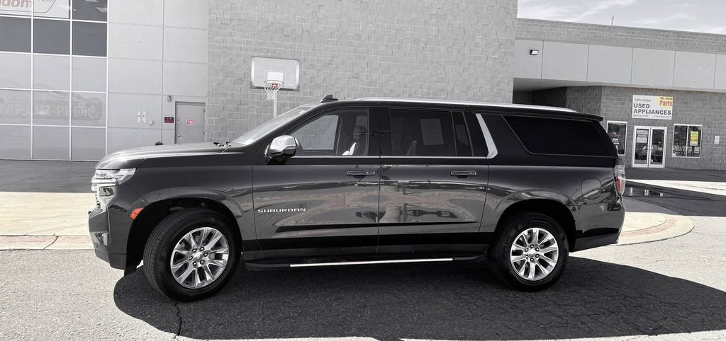 Used 2023 Chevrolet Suburban Premier image 5